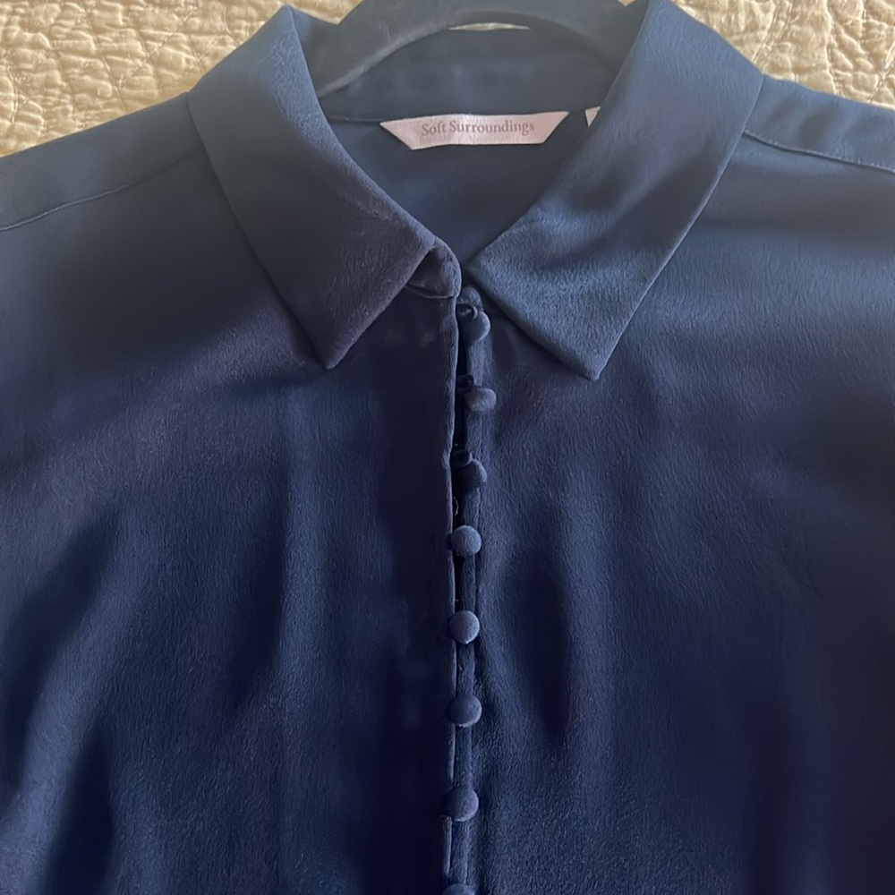 Beautiful, never worn,size M, Navy blue blouse from Soft Surroundings.